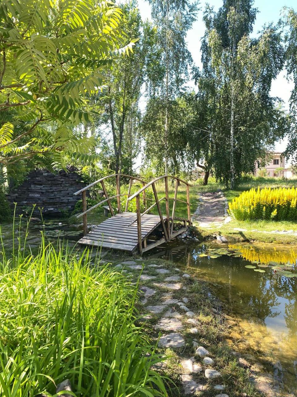 Tri Korony Hotell Cholpon-Ata Exteriör bild