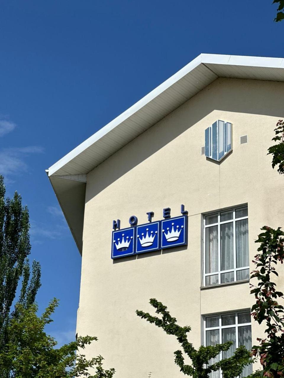 Tri Korony Hotell Cholpon-Ata Exteriör bild