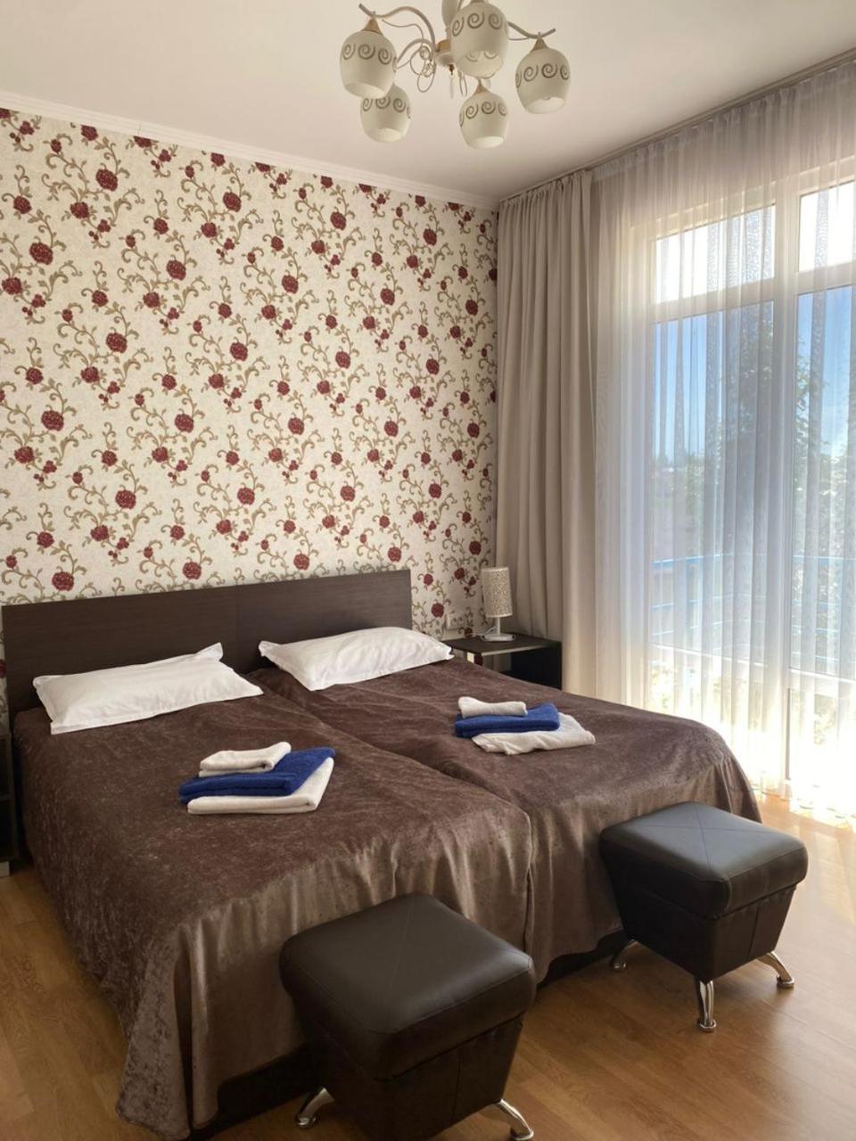 Tri Korony Hotell Cholpon-Ata Exteriör bild