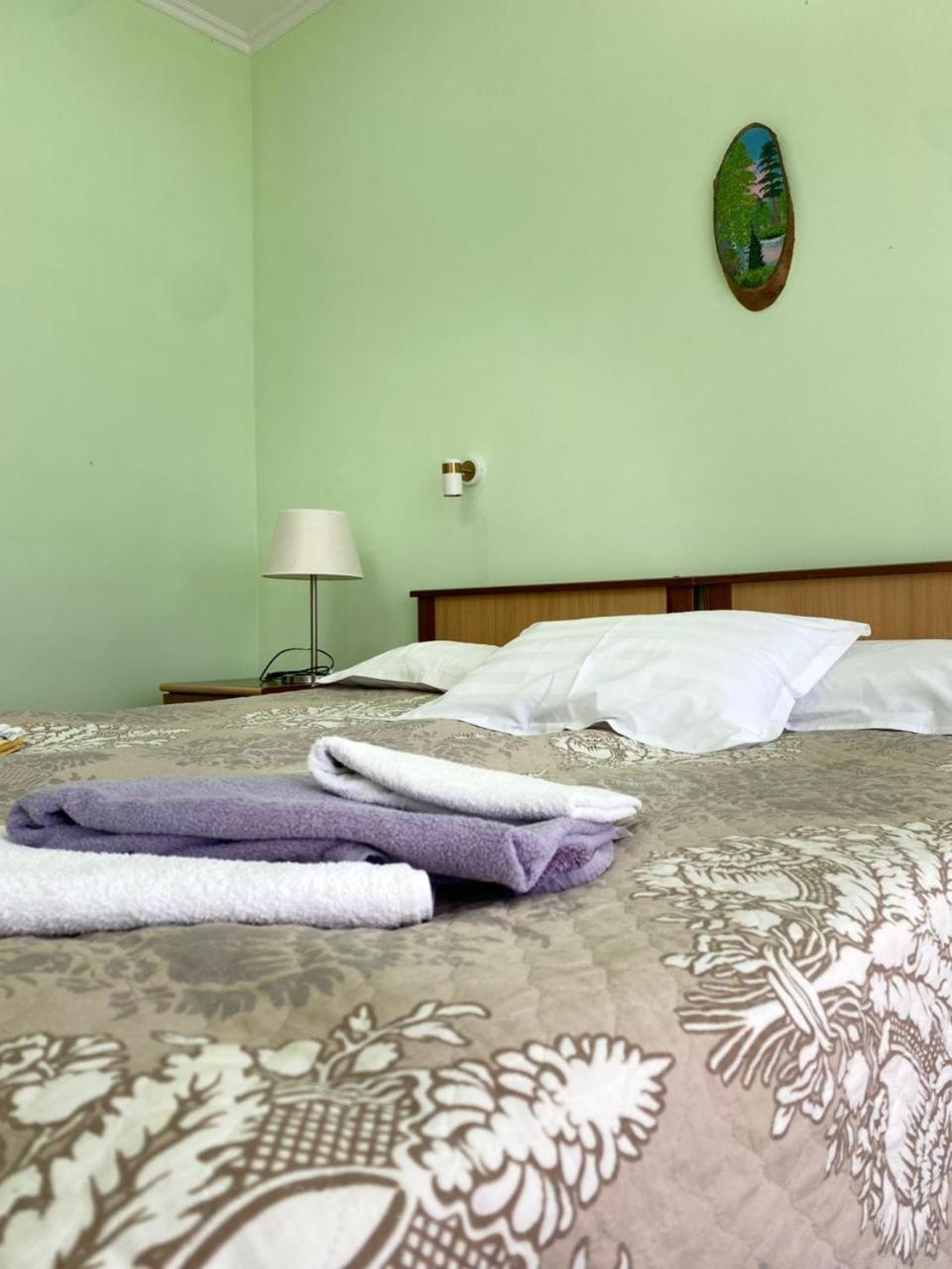 Tri Korony Hotell Cholpon-Ata Exteriör bild