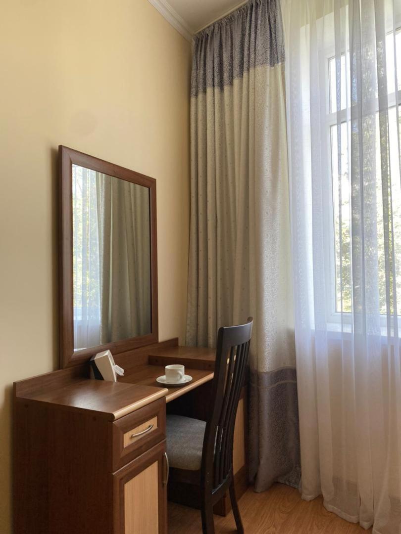 Tri Korony Hotell Cholpon-Ata Exteriör bild