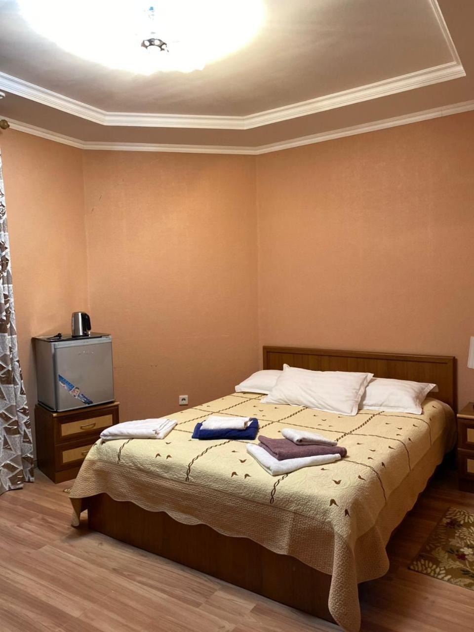 Tri Korony Hotell Cholpon-Ata Exteriör bild